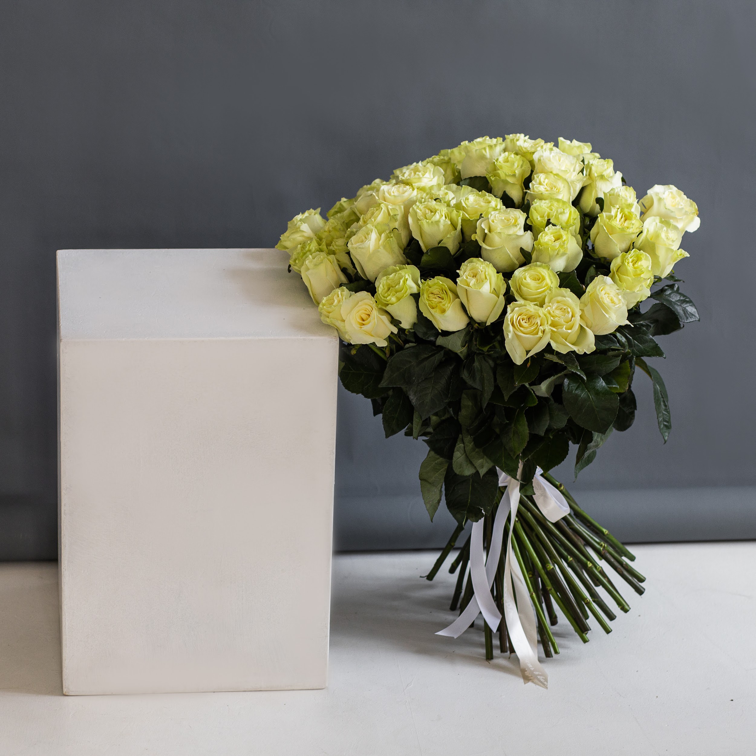 Роза 70 см белая 51 шт